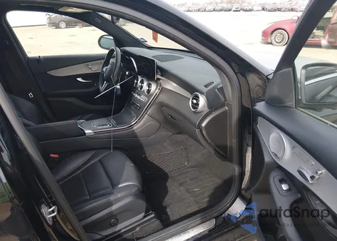 2020 Mercedes-Benz Glc 300 z USA, uszkodzony, nr VIN W1N0G8DB6LV261669